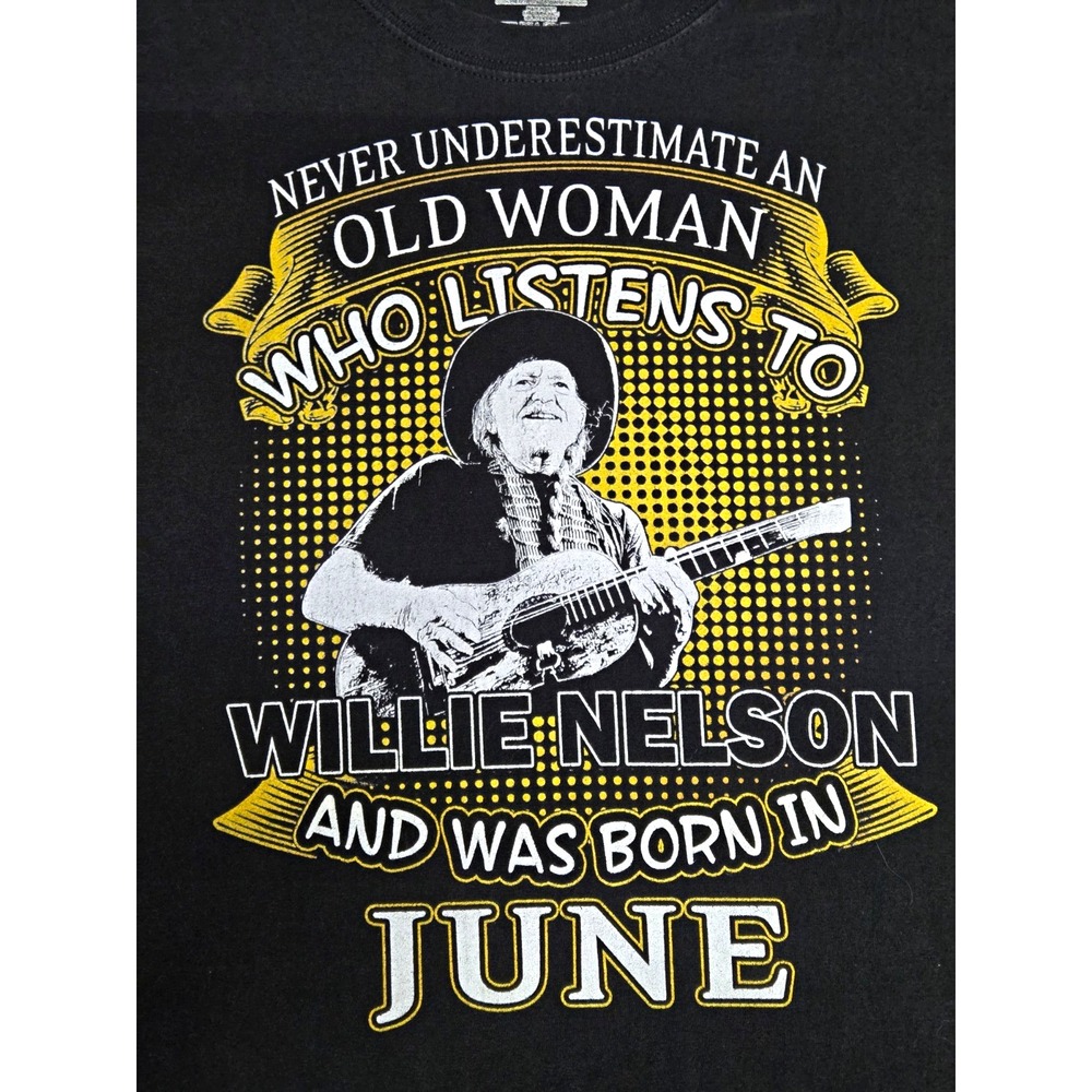 Willie Nelson Graphic T-Shirt XL "Never Underestimate An Old Woman"